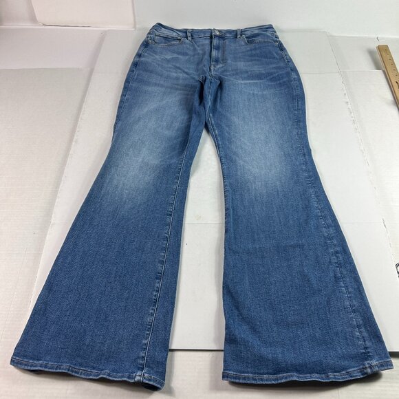 American Eagle Jeans Women 31x30* Curvy Super High Rise Flare Blue Denim Tag 12R - Picture 1 of 16